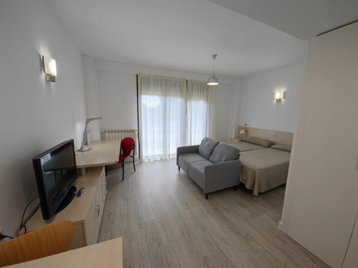 אלקאלה דה הנארס Residencia Universitaria Resa Giner De Los Rios מראה חיצוני תמונה