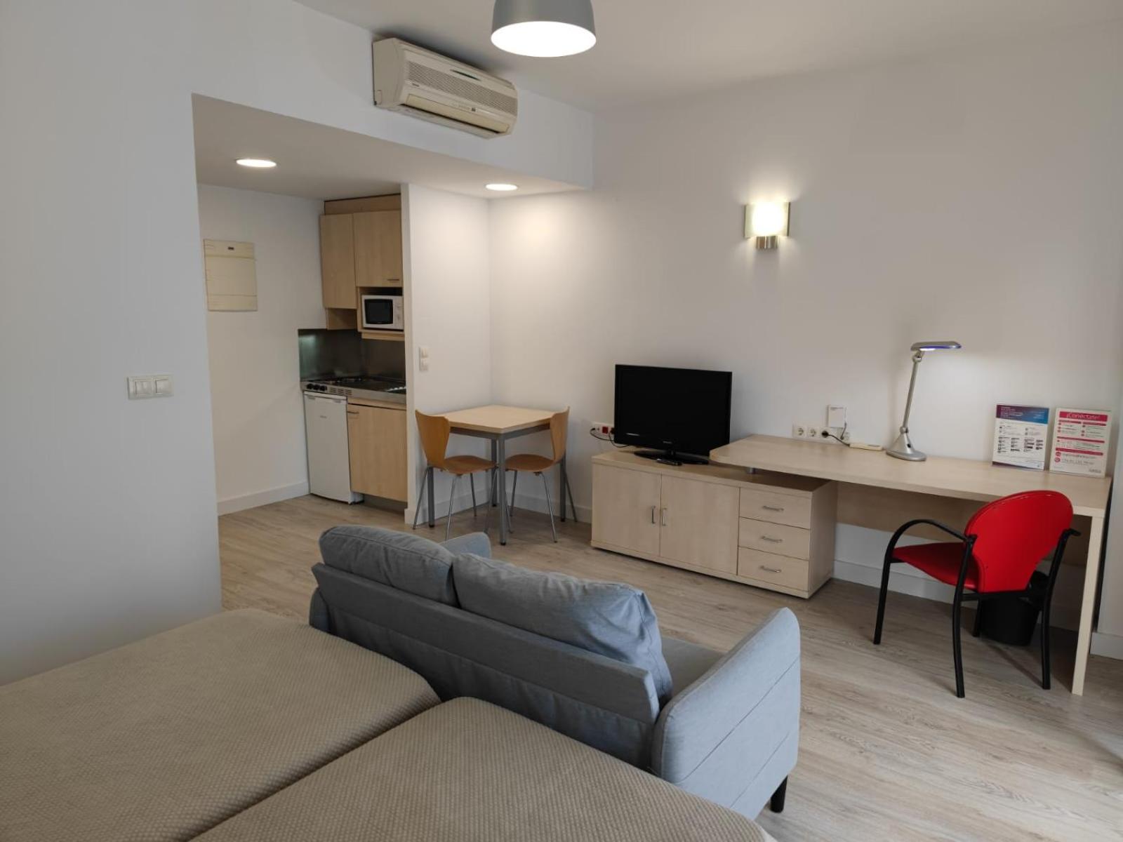 אלקאלה דה הנארס Residencia Universitaria Resa Giner De Los Rios מראה חיצוני תמונה