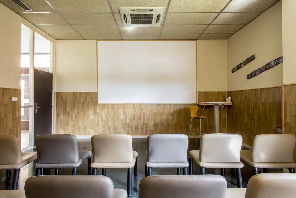 אלקאלה דה הנארס Residencia Universitaria Resa Giner De Los Rios מראה חיצוני תמונה