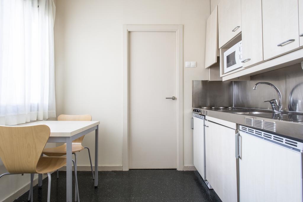 אלקאלה דה הנארס Residencia Universitaria Resa Giner De Los Rios מראה חיצוני תמונה
