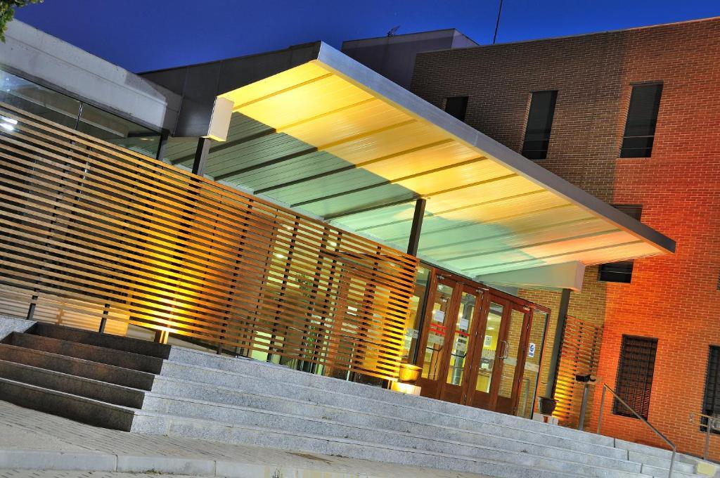 אלקאלה דה הנארס Residencia Universitaria Resa Giner De Los Rios מראה חיצוני תמונה