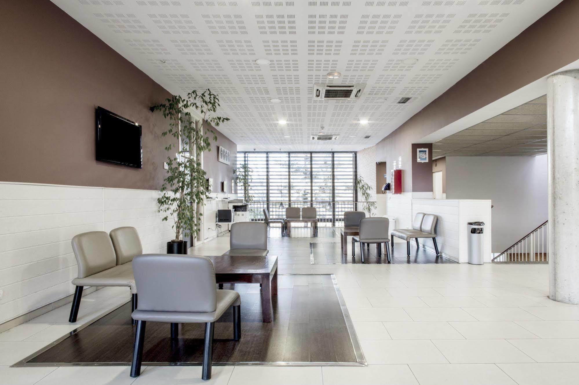 אלקאלה דה הנארס Residencia Universitaria Resa Giner De Los Rios מראה חיצוני תמונה