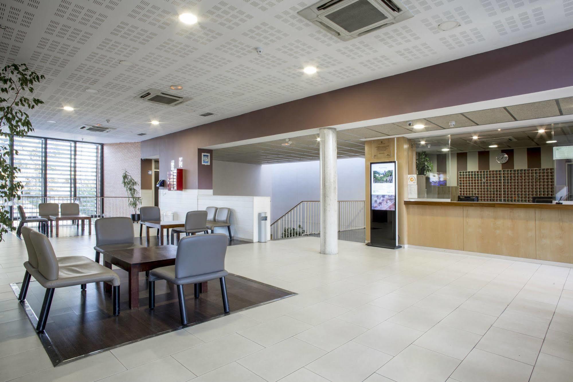 אלקאלה דה הנארס Residencia Universitaria Resa Giner De Los Rios מראה חיצוני תמונה