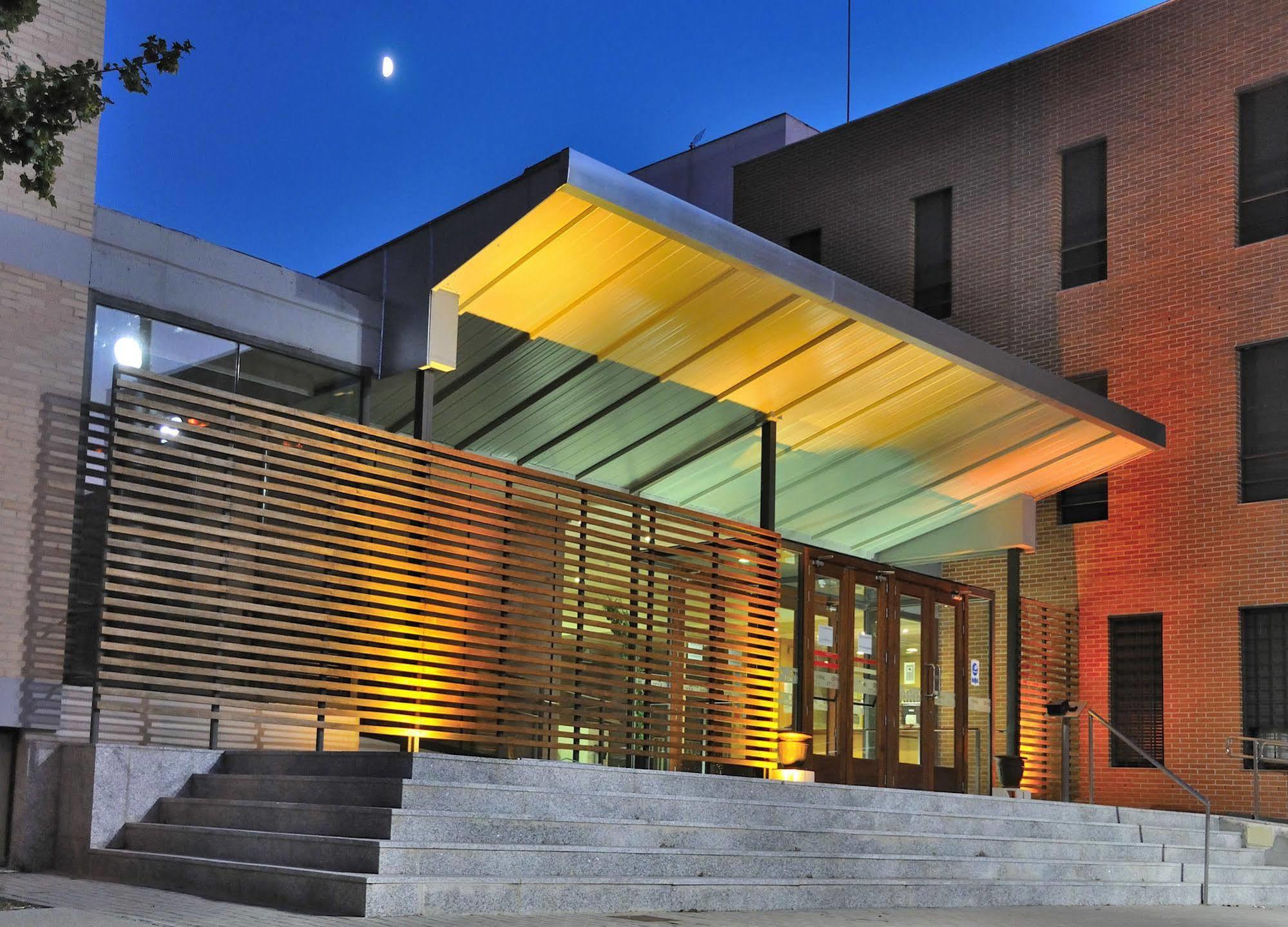 אלקאלה דה הנארס Residencia Universitaria Resa Giner De Los Rios מראה חיצוני תמונה