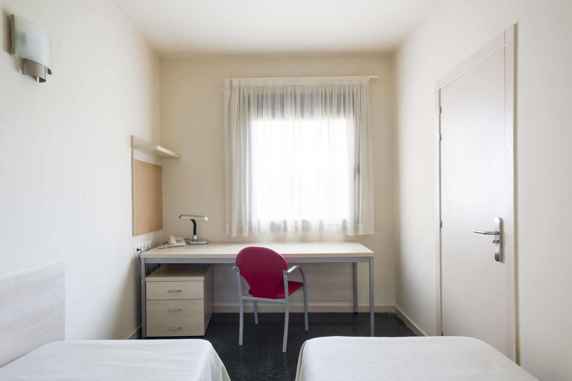 אלקאלה דה הנארס Residencia Universitaria Resa Giner De Los Rios מראה חיצוני תמונה