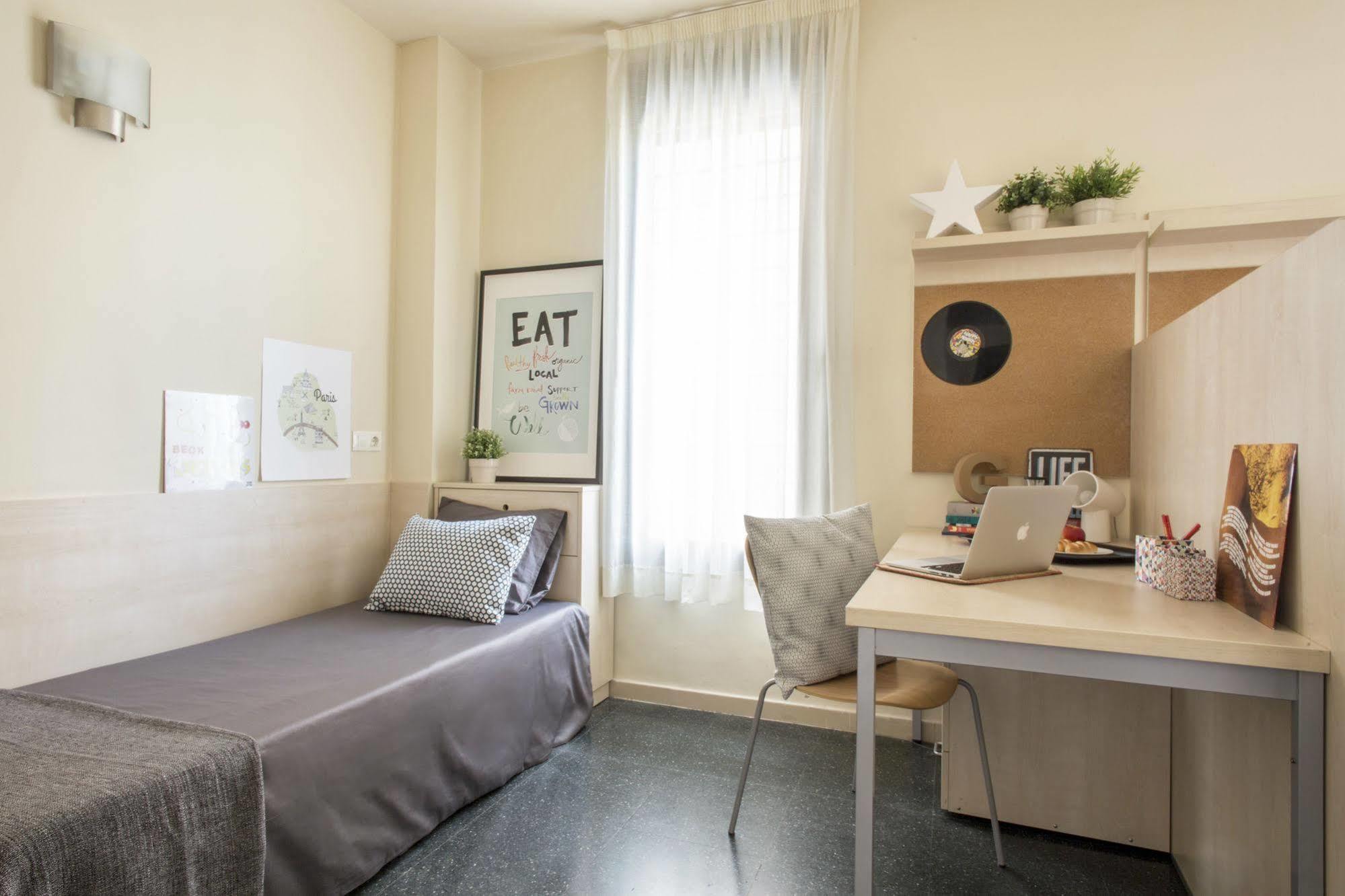 אלקאלה דה הנארס Residencia Universitaria Resa Giner De Los Rios מראה חיצוני תמונה