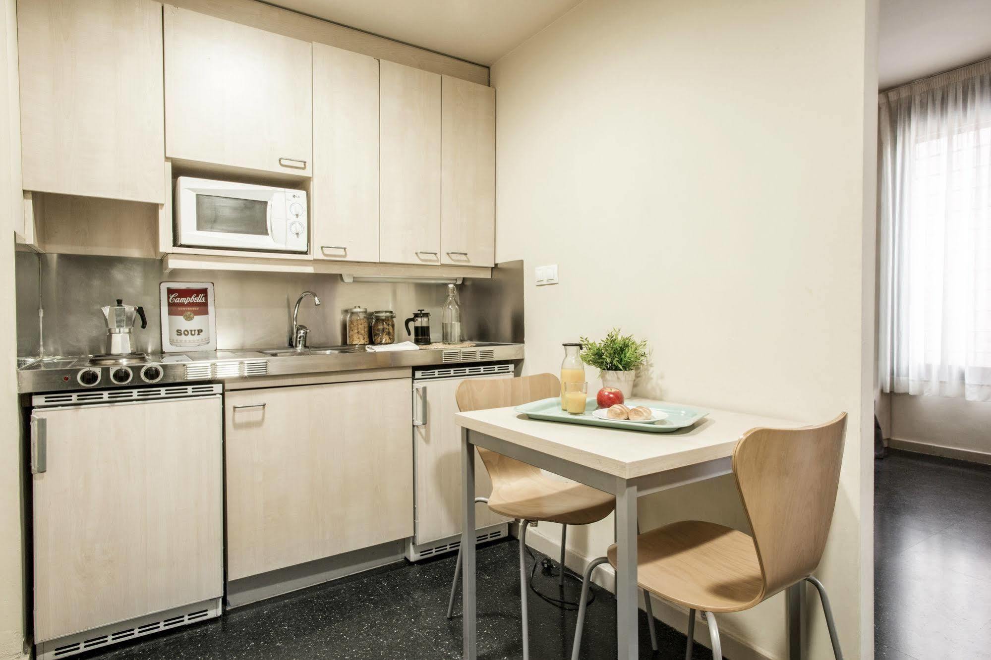 אלקאלה דה הנארס Residencia Universitaria Resa Giner De Los Rios מראה חיצוני תמונה